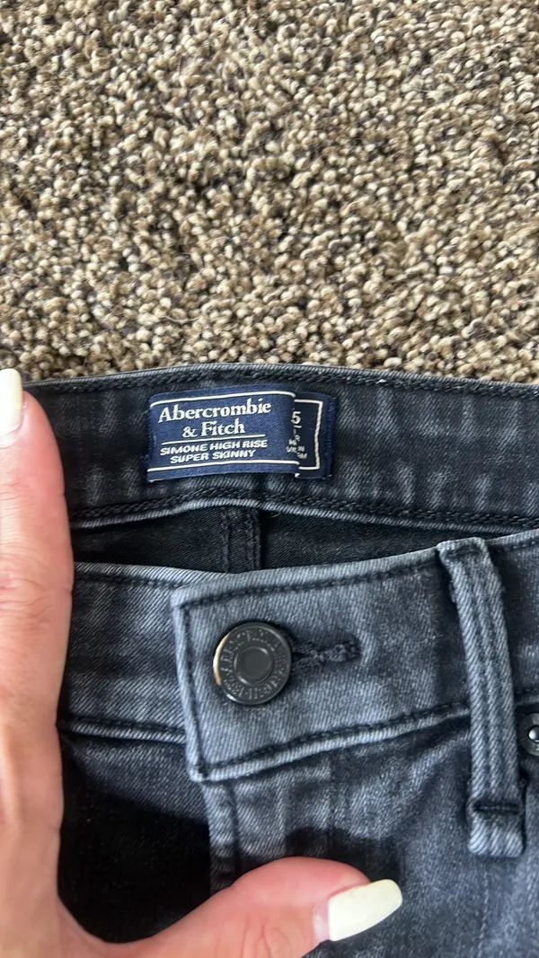 Abercrombie High-Rise Jeans - Image 3