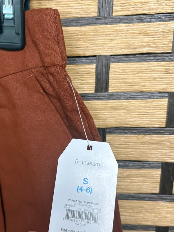 Time and tru brown pleated linen blend shorts size small - Image 4