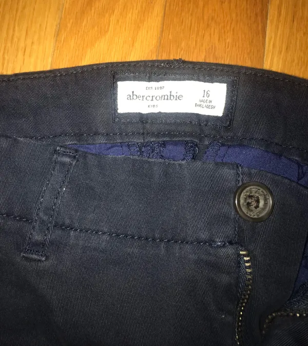 Abercrombie Small Shorts - Image 6