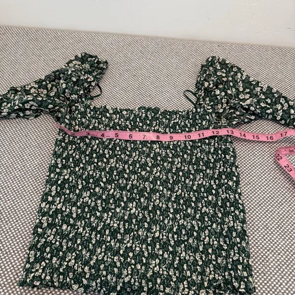 Reformation floral green ditsy print cropped smocked Pinto top size S - Image 10