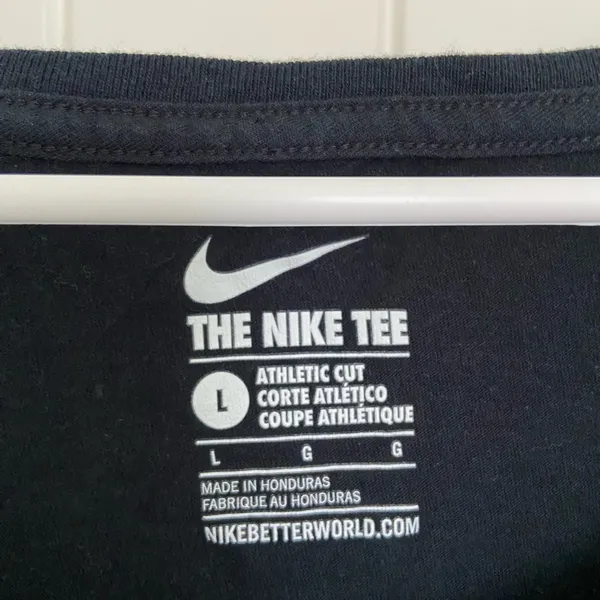 Nike‎ women’s graphic tshirt — large - Image 4