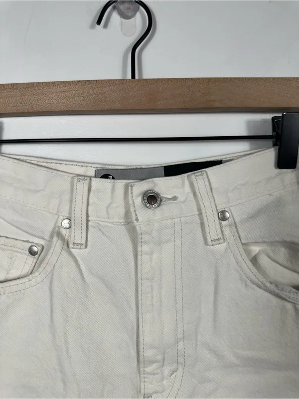 Levi’s SilverTab Mom Shorts White High Rise Denim Jean Shorts 28 100%‎ cotton - Image 5