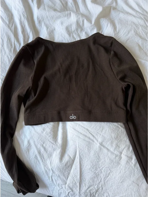 Alo Yoga Long Sleeve Crop - Image 4