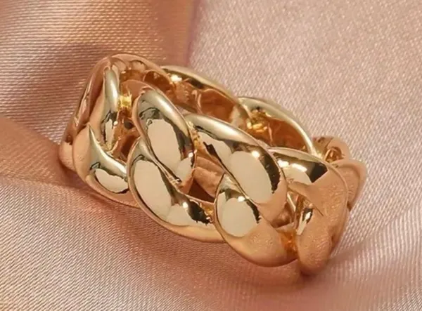 Unisex Elegant Golden Chain Ring Size 8 - Image 2