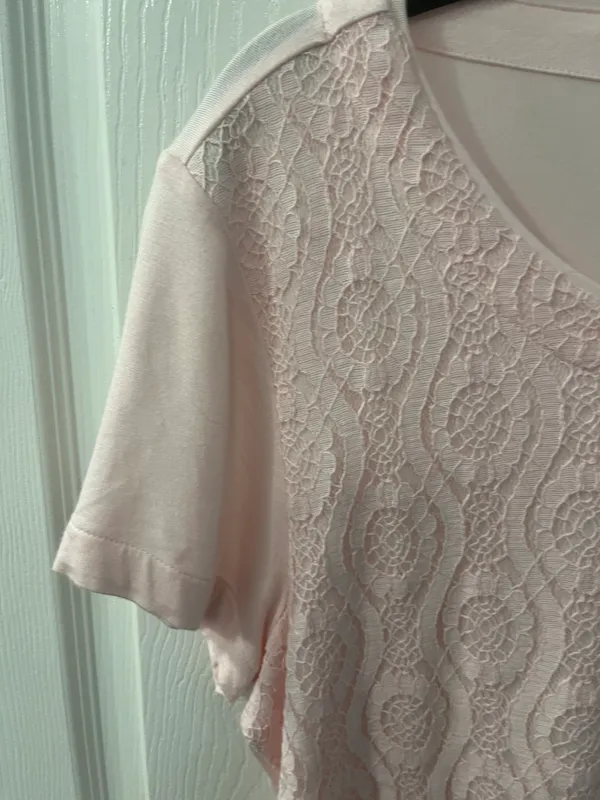 Croft & Barrow Size Medium Pink Lace Top - Image 3