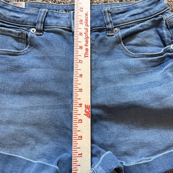 American Eagle Women's Jean Mom Shorts 4 Light Blue Denim Stretch Rolled Cuff - Image 8
