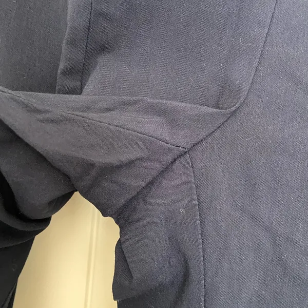 EUC Calvin Klein women’s navy blue‎ pull on stretch slim cut dress pants small - Image 3