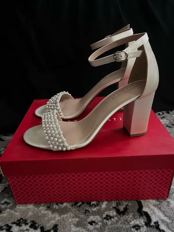 Kelly & Katie Heels Silver Pearls - Image 4