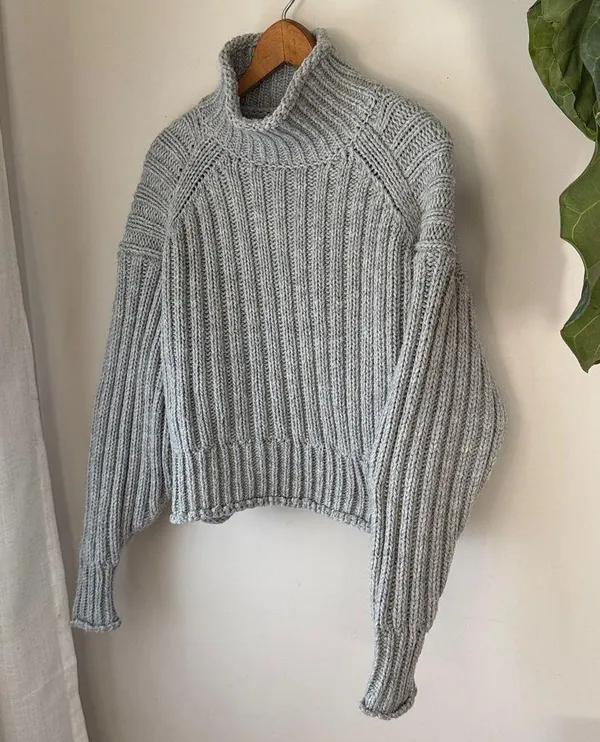 H&M Gray Crop Chunky Cable Knit Wool Blend Turtleneck Sweater - Image 4