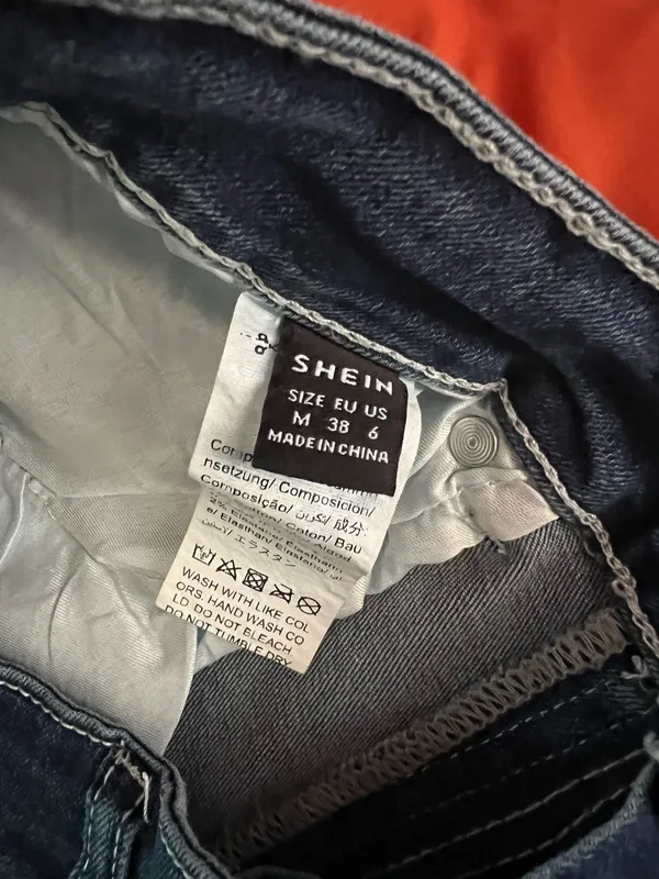 Shein Dark Wash High-Waisted Flare Jeans - Image 5