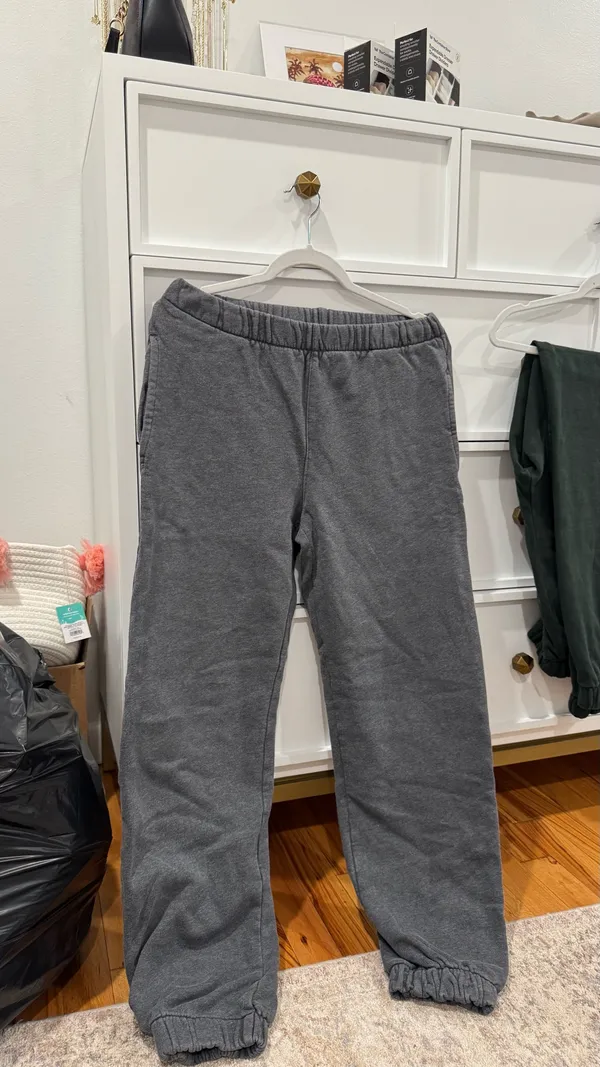 Brandy Melville Rosa Sweatpants Grey - Image 2
