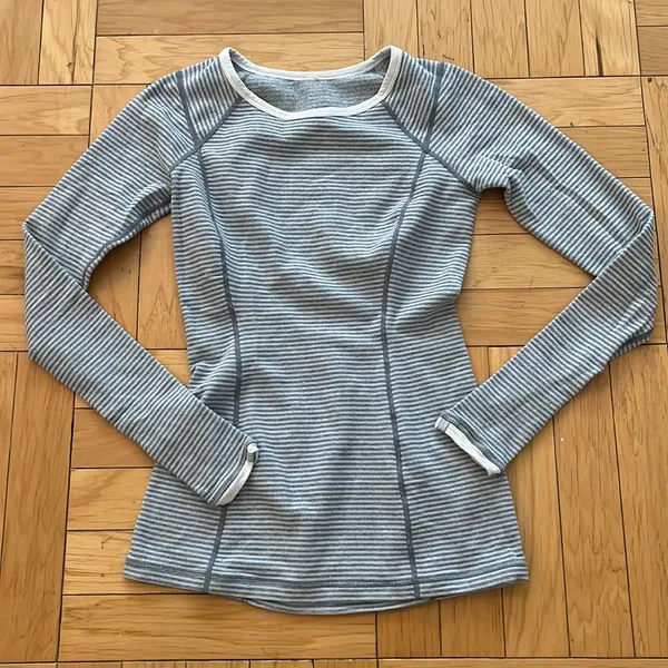 lululemon Rulu Reversible Long Sleeve Tee Top | Size 4 | EUC - Image 4