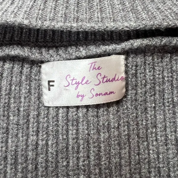 Turtleneck
Sweater‎ Topper Gray Size undefined - Image 2