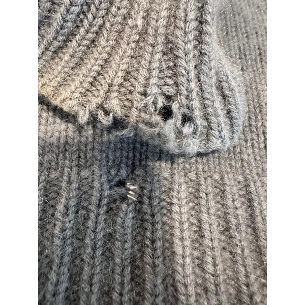 Theory 100% Cashmere V-Neck Pullover Blue fuzzy Relaxed Quiet Luxury Sweater - Image 8