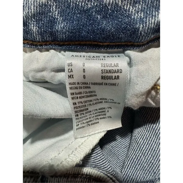 American Eagle light wash stretch‎ high rise Mom Jeans Sz 0 - Image 7