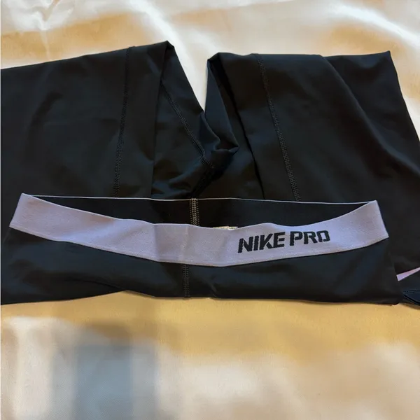 Nike Black Performance Leggings - Image 3