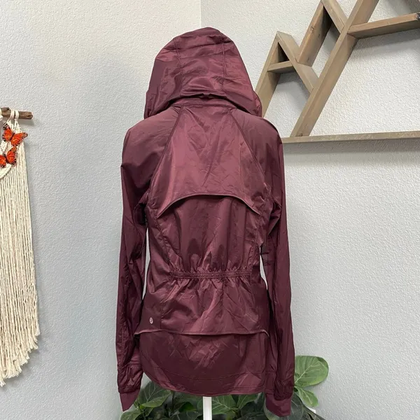 Lululemon Goal Crusher Burgundy Lightweight Jacket Mesh Hooded Windbreaker - Image 4