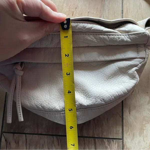 Small cream faux leather cross‎ body bag - Image 9
