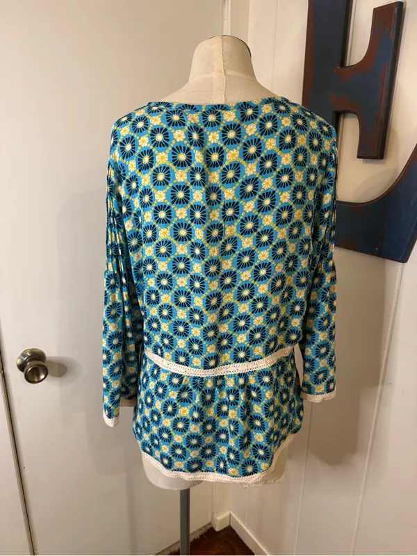 Matilda Jane Blue and Cream Crochet-Trim Floral Sleeve Tunic - Image 3