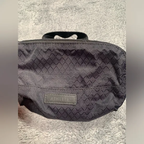 Athleta black belt bag fanny pack - Image 4