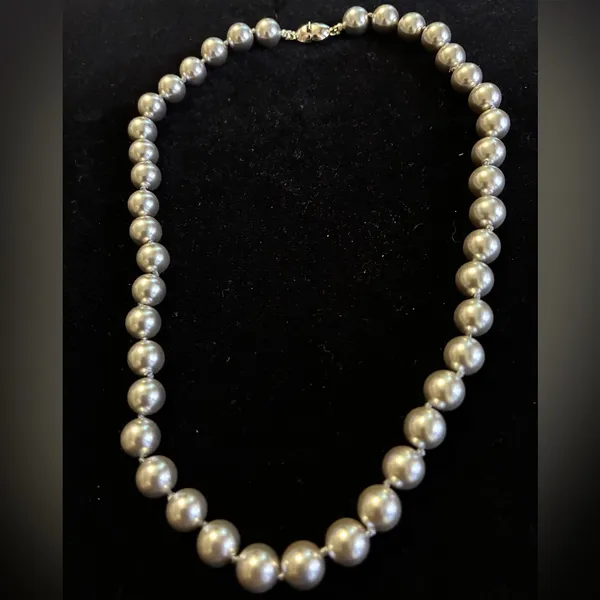 Vintage Monet 15" Silver Faux Pearl Choker Necklace, Signed Silver-Tone Clasp - Image 5