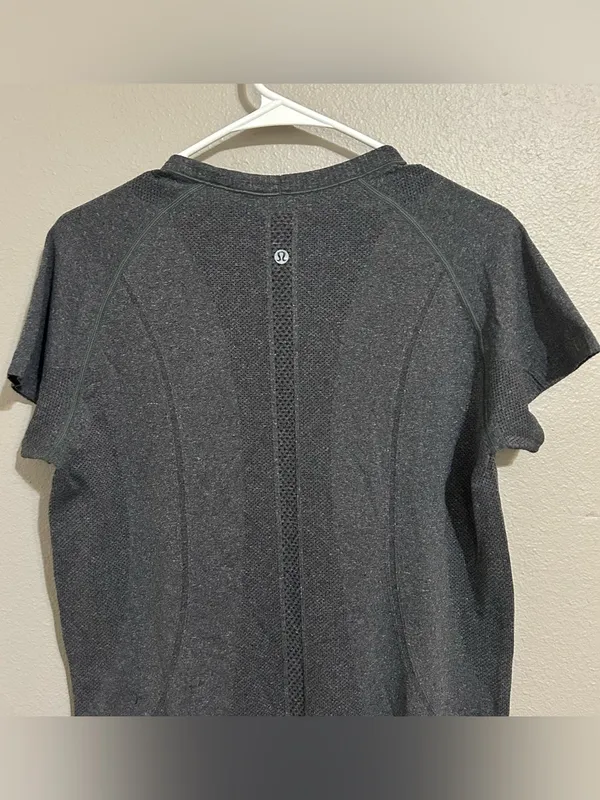 Lululemon Swiftly Tech Gray Crewneck Short Sleeve Athletic Shirt Women’s Size 12 - Image 7