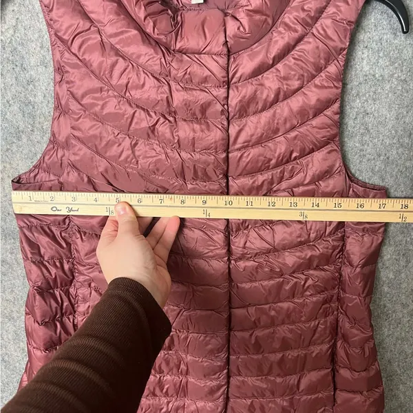 Athleta Woman Small Quilted Sleeveless Puffer‎ Vest Burgundy - Image 5