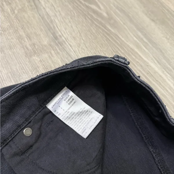 •AMERICAN EAGLE• DISTRESSED MOM JEANS - Image 4
