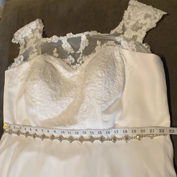 Women’s White Sleeveless Wedding Gown Zip Up with Sparkle Waist Size 3X NWOT - Image 8