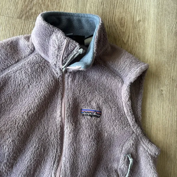 Vintage Women's Patagonia Vest Fleece - Image 3