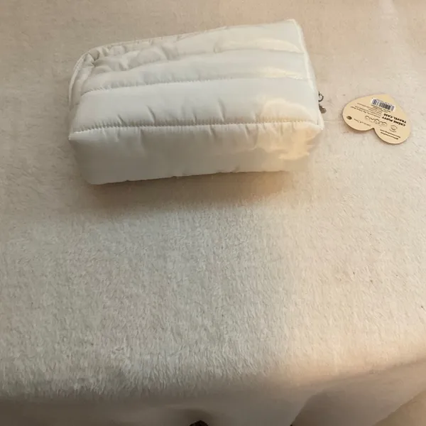 etäme Quilted Cream Cosmetic Pouch - Soft Travel Makeup Case - Image 5
