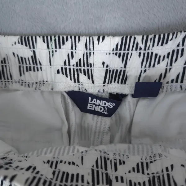 Lands End Shorts Womens 10 White Black‎ Floral Striped Mid Rise Bermuda Stretch - Image 3