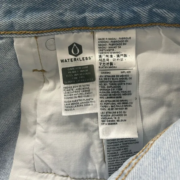 Levi’s 501 distressed light wash Jean‎ shorts denim size 31 - Image 6