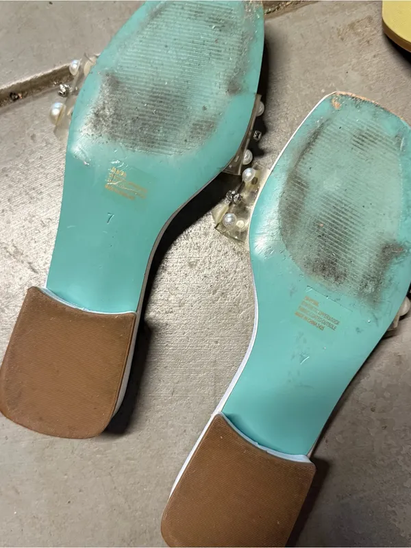 Betsey Johnson Nobbl Slide Sandals Size 7 EUC - Image 4