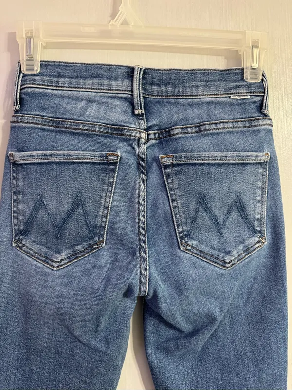 MOTHER Blue The Weekender in First Mate Medium Wash Flare Jeans Size 23 - Image 11