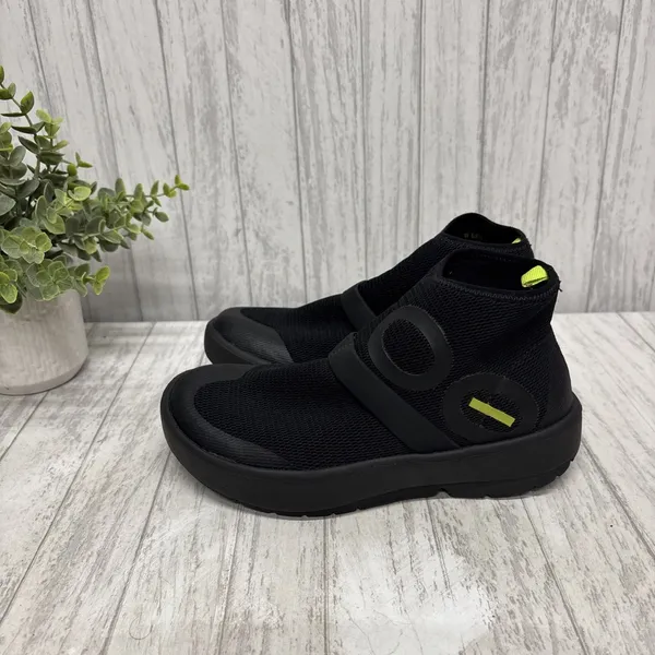 Womens Size 6 Oofos OOMG Sport High EUC - Image 3