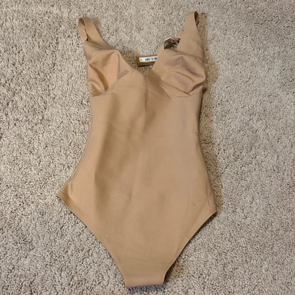 Skims Body Unlined Plunge Thong Bodysuit small clay NWT *dust marks* - Image 5