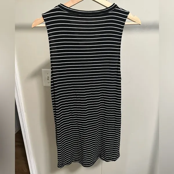 American Eagle Soft and Sexy Black and White Striped V-neck Tank Top size medium - Image 5