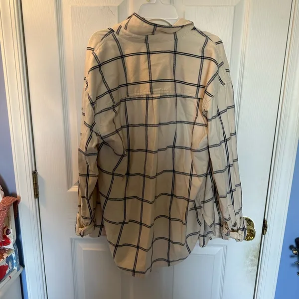 Universal Threads Beige Plaid Flannel - Image 4