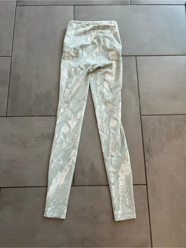Lululemon Swift Speed High-Rise Tight 28 | Reverberate Chevron Silver Blue White - Image 3