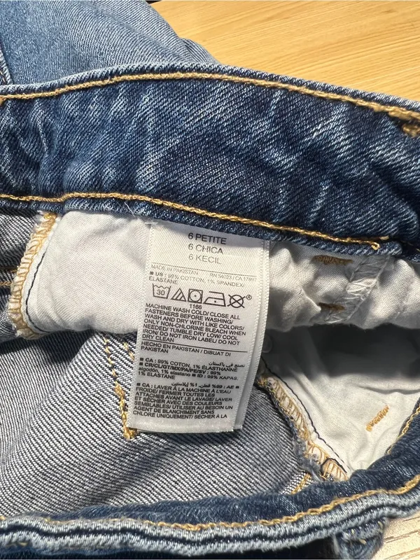 Old Navy Higher High-Rise Flare Jeans 6 Petite Medium Wash Clover - Image 9