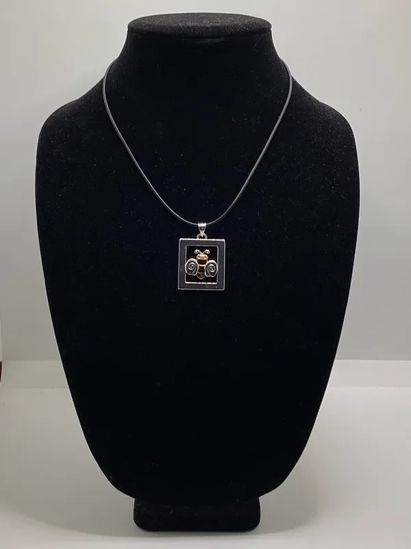 Best mixed metal artisan Bee charm. 1”x1”. - Image 5