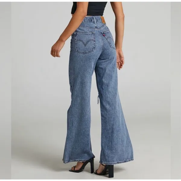✨Levi’s High Loose Flare Sz 27 Jean in Take Notes✨ - Image 3