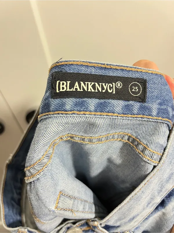 BLANKNYC Size 25 Light Wash Frayed Raw Hem Denim Mini Skirt - Image 5