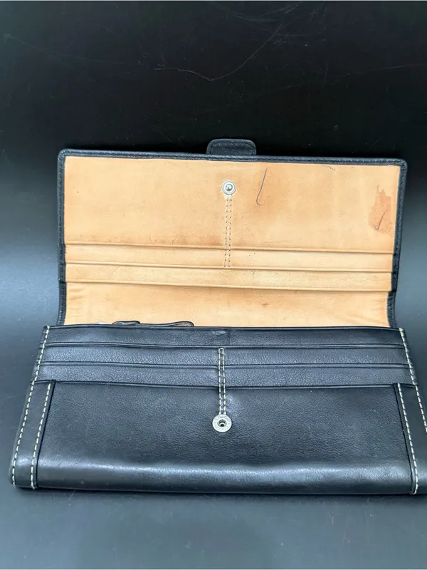 COACH Soho Buckle Classic Black Leather Contrast Stitch Tan Lining Bifold Wallet - Image 4
