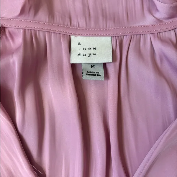 A new day pink polyester blouse size medium - Image 5