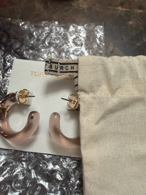 Tory Burch resin Hoop Earrings with gold accents - Image 4