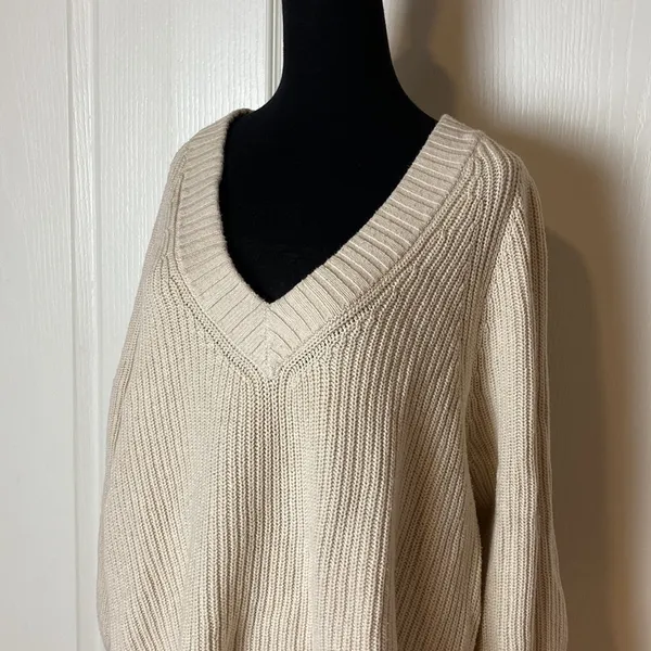 EXPRESS CREAM KNIT OVERSIZED V NECK TUNIC SWEATER - Image 2