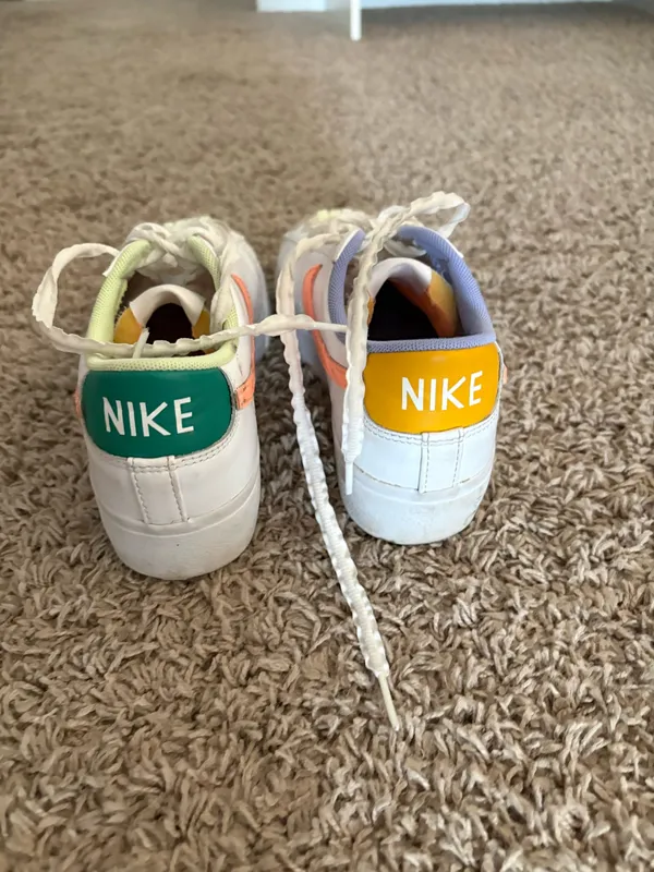 Nike shoes - Image 2