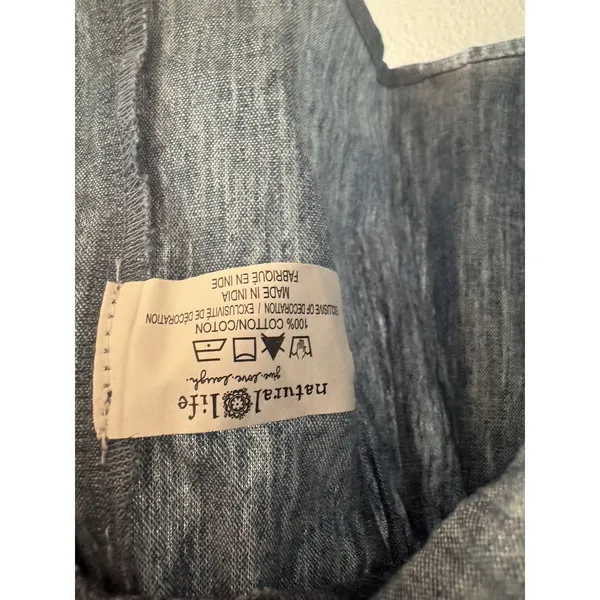 NWT Natural Life Erin Floral Embroidered Chambray Denim Tank Top Size Medium - Image 6